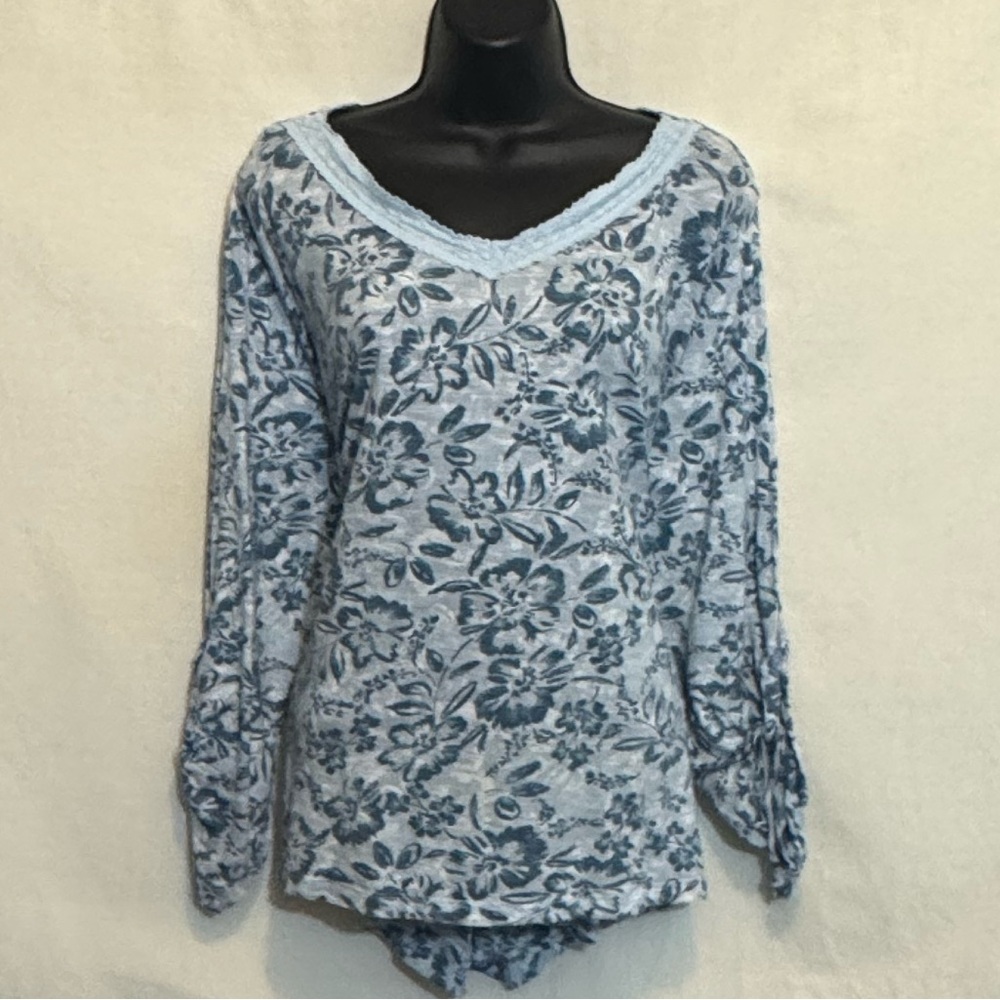E-134 Laura Scott PLUS SIZE 2X Blue Floral Lace Trim High Low Pullover‎ Blouse
